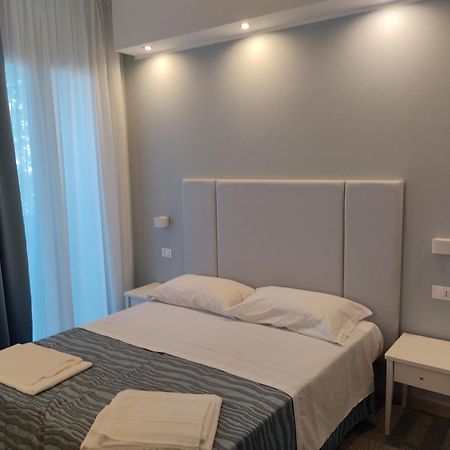 Hotel Caravel Rimini Exterior foto