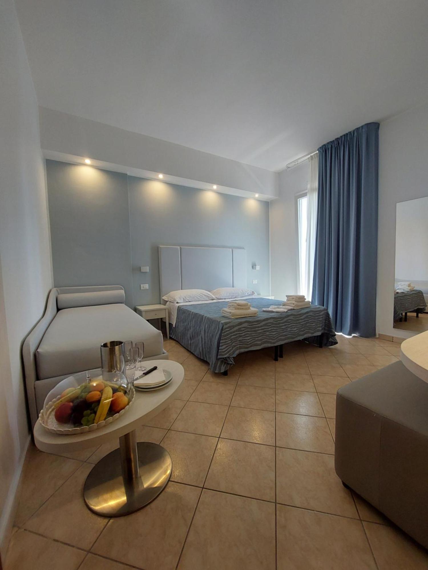 Hotel Caravel Rimini Exterior foto