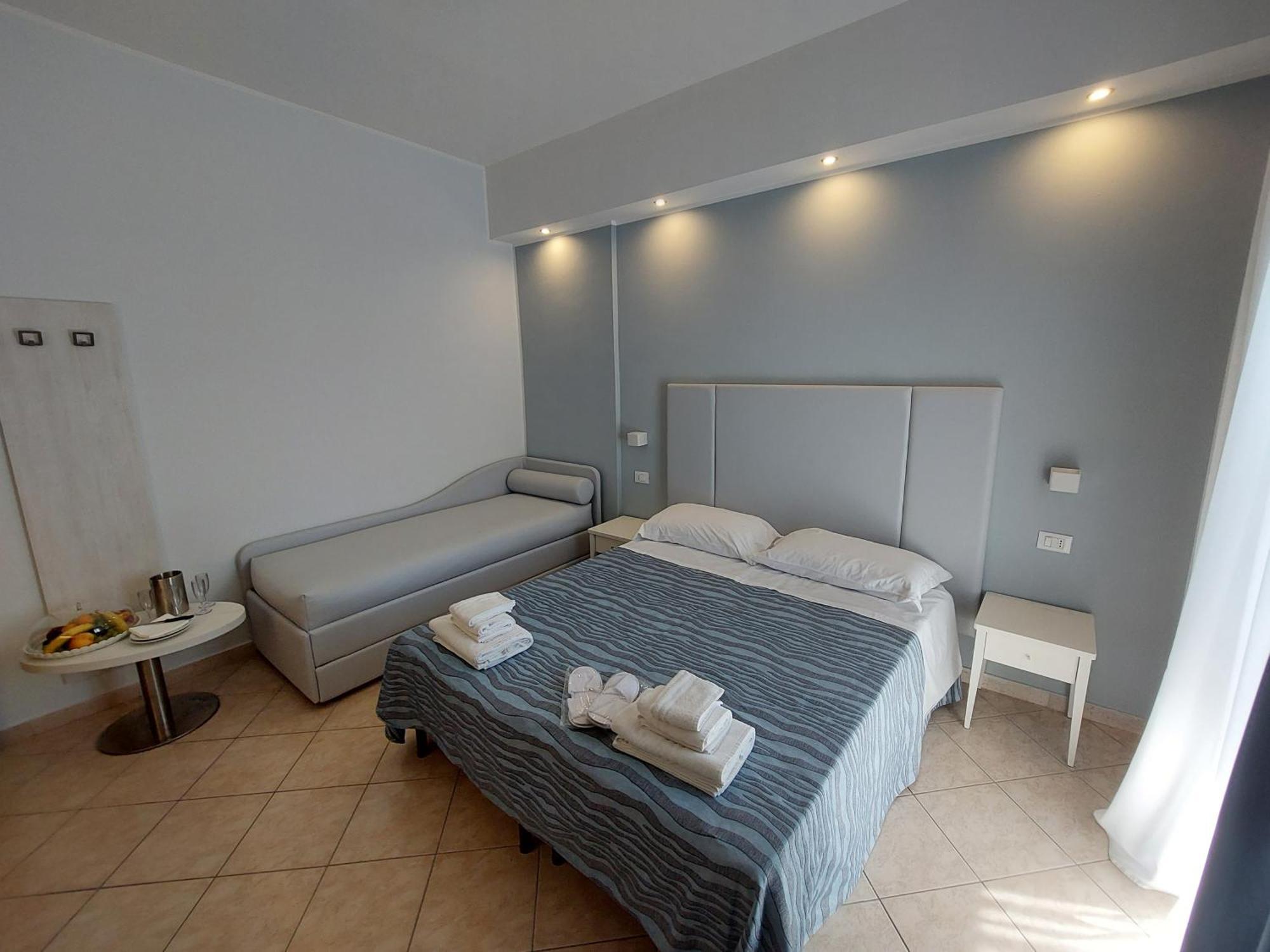 Hotel Caravel Rimini Exterior foto