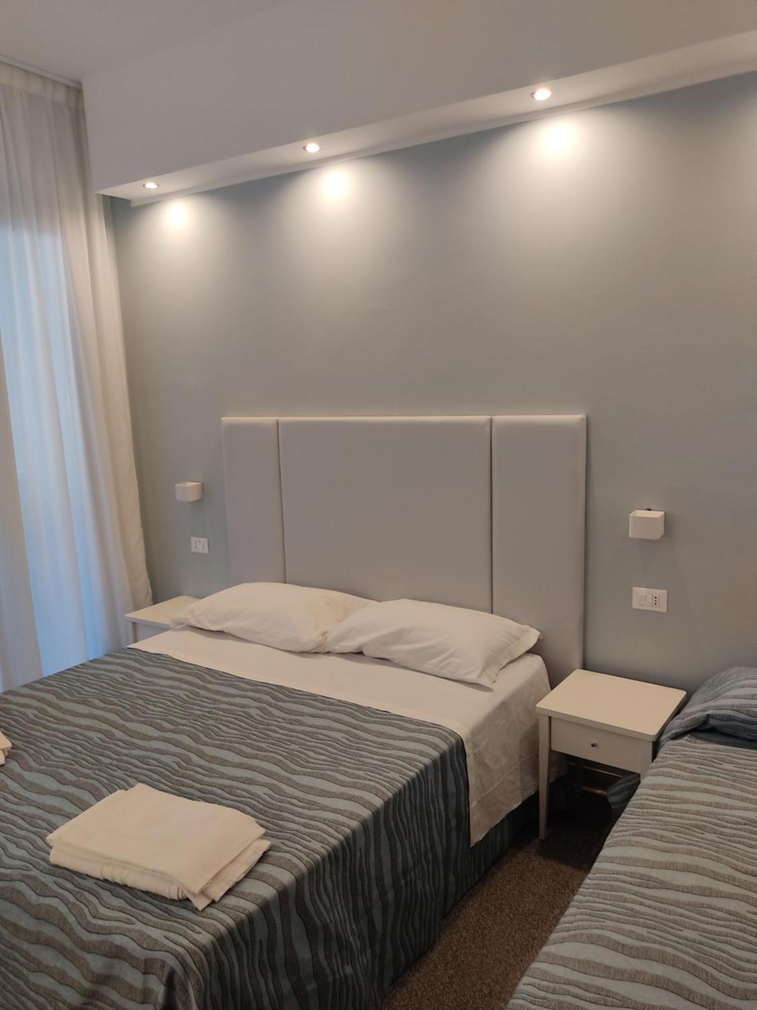 Hotel Caravel Rimini Exterior foto