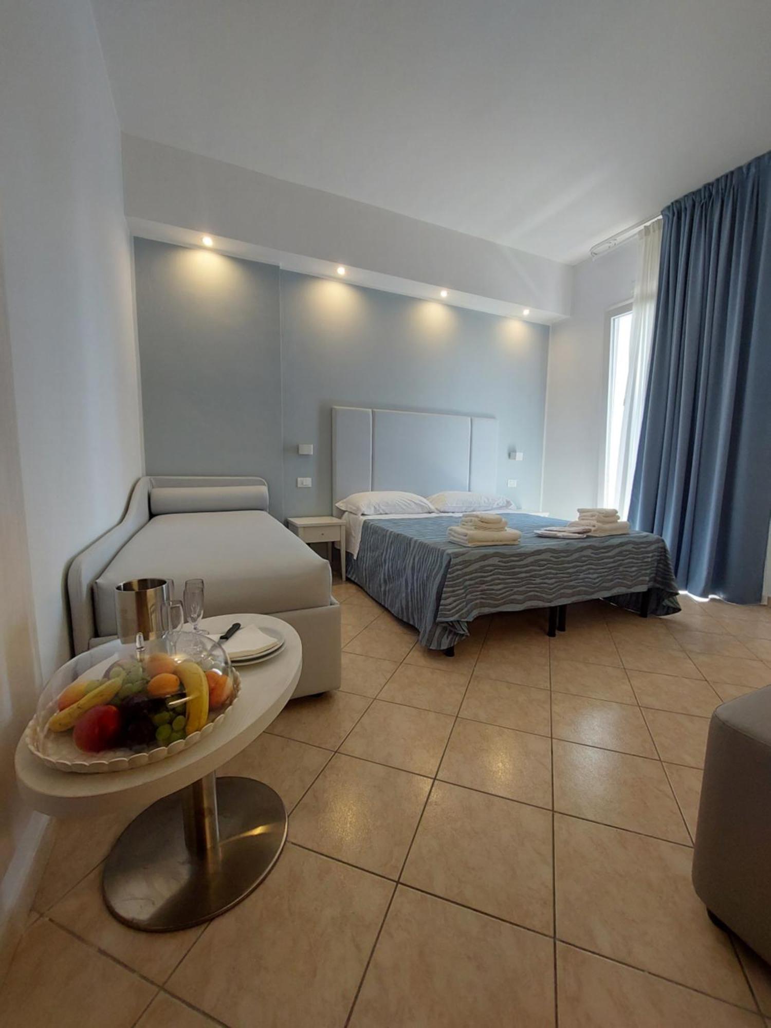 Hotel Caravel Rimini Exterior foto