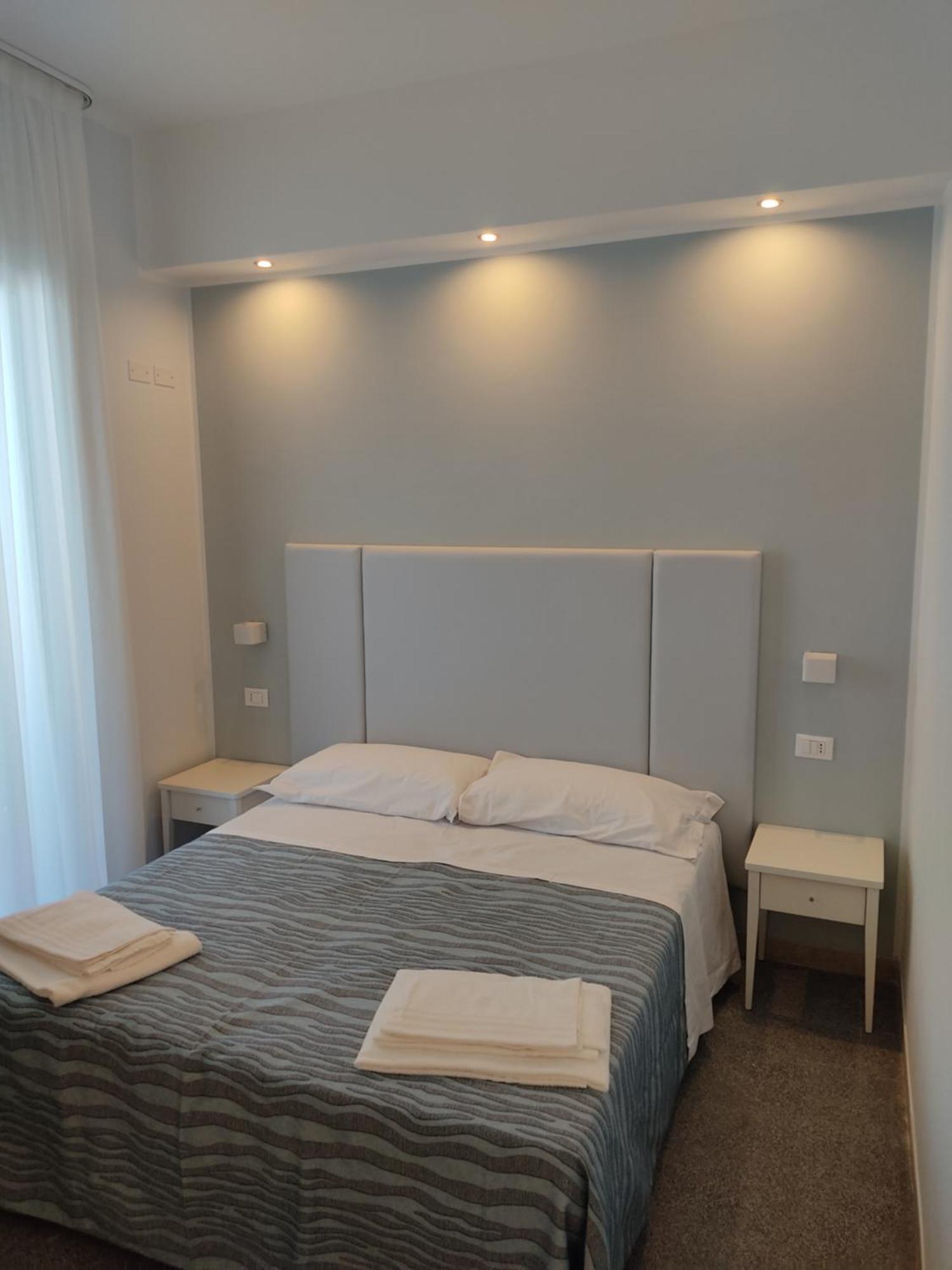 Hotel Caravel Rimini Exterior foto