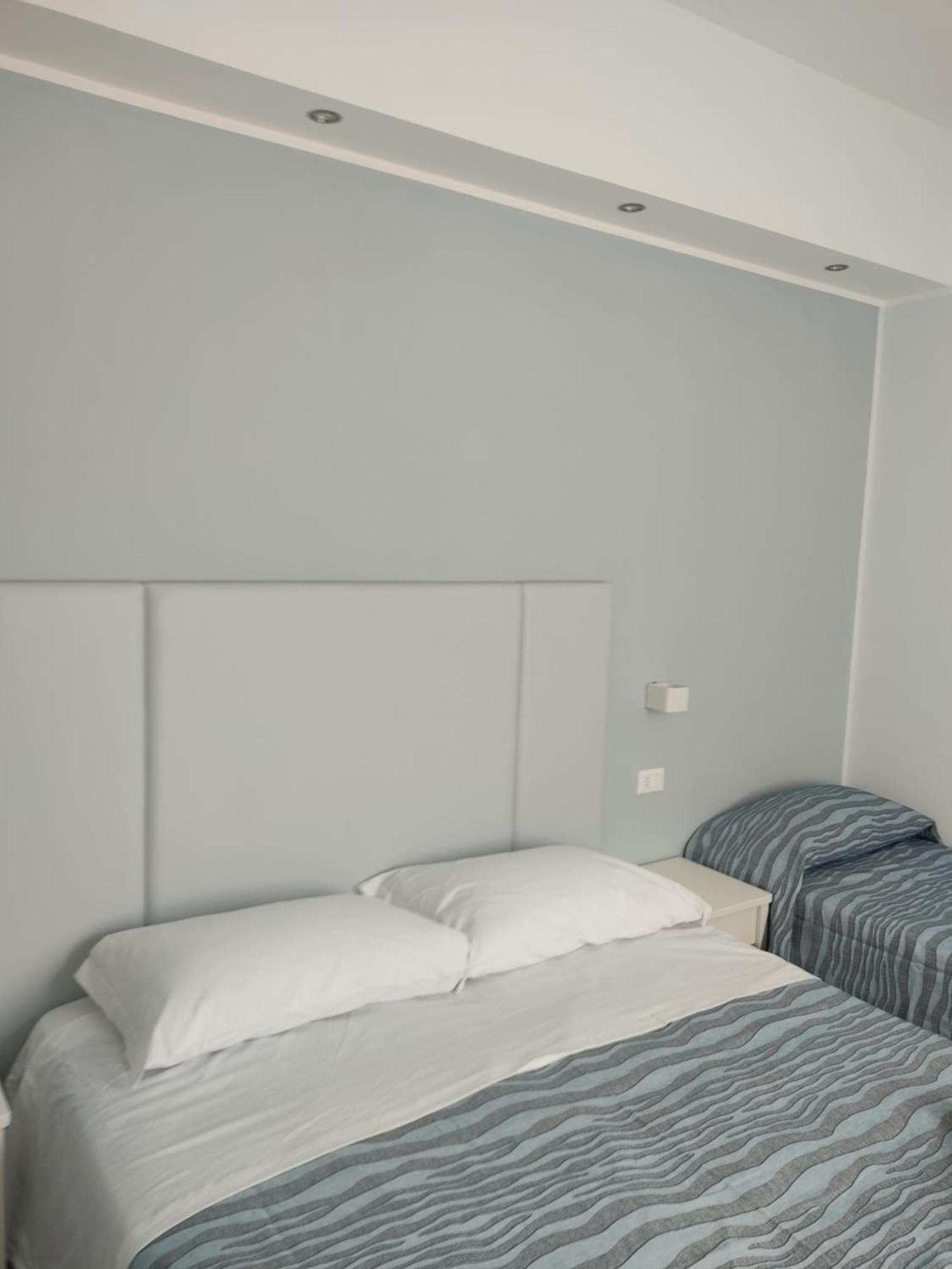 Hotel Caravel Rimini Exterior foto