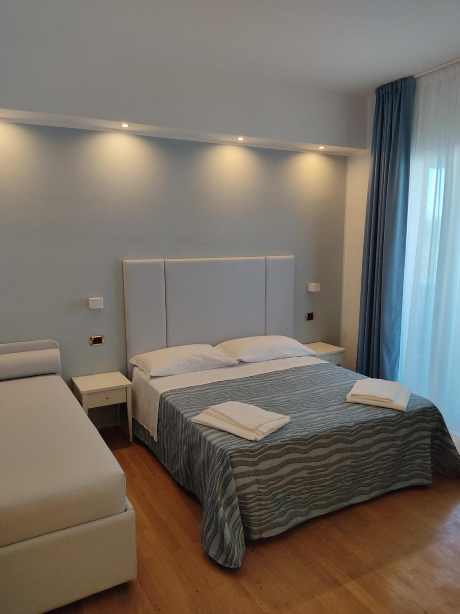Hotel Caravel Rimini Exterior foto
