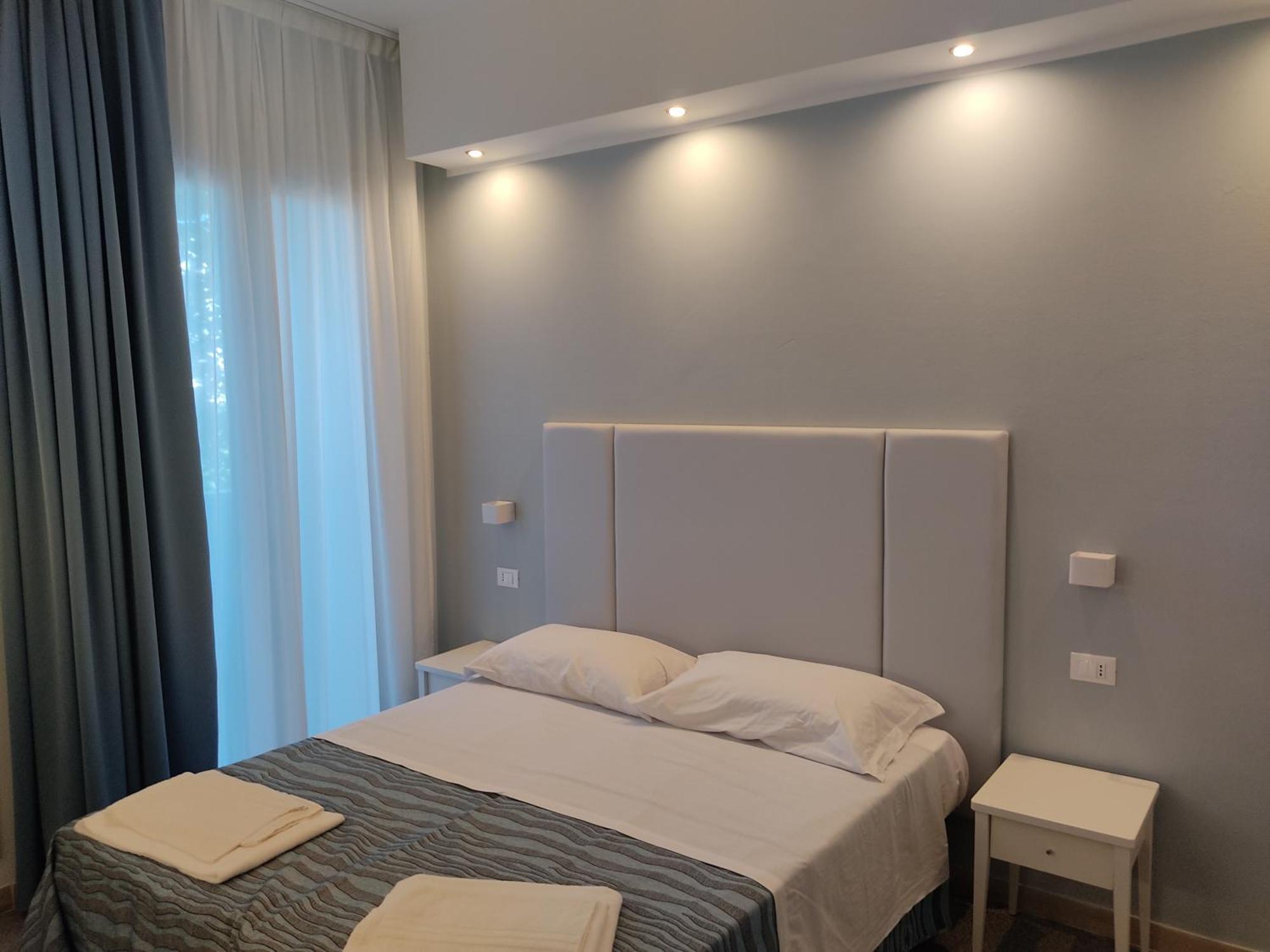 Hotel Caravel Rimini Exterior foto